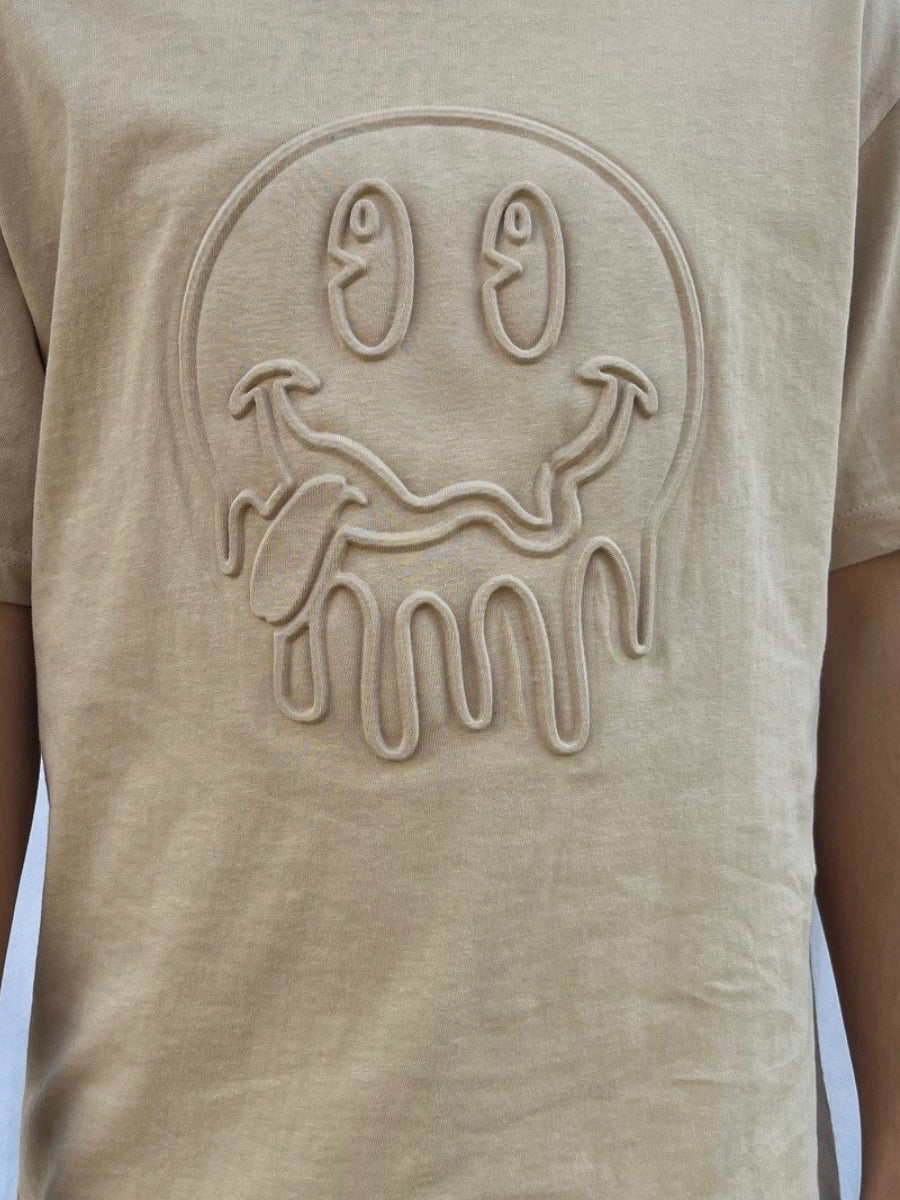 W2511-0931EMB HAPPY MELT EMBOSSED TEE