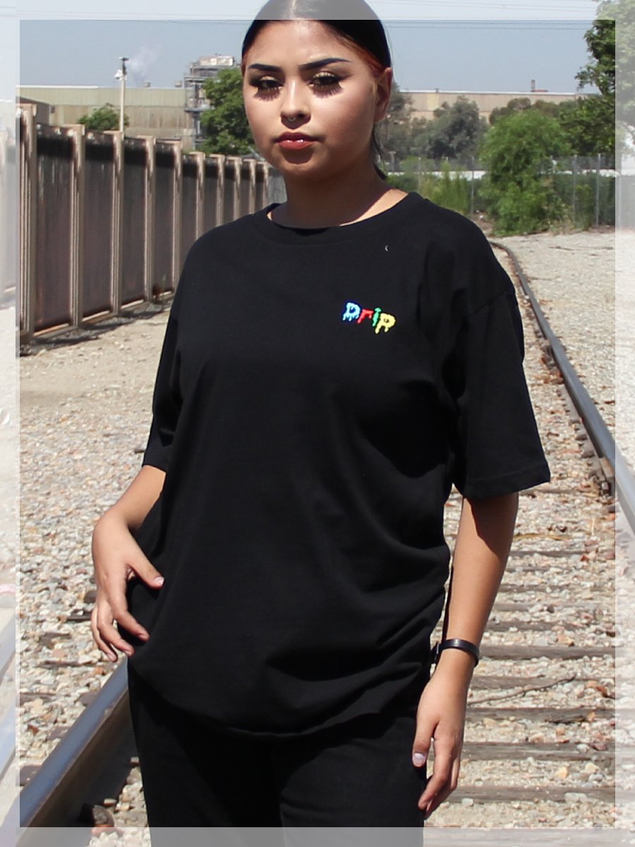 W2494-0617EM DRIP EMBROIDERY  BOXY CREW NECK TEE