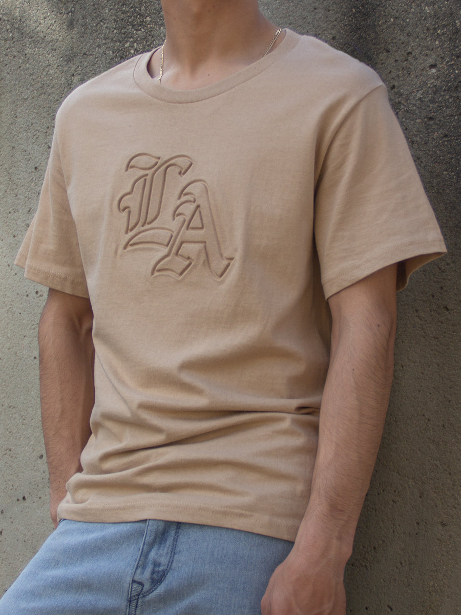 W2511-0912EMB SS TEE INVERSED EMBOSSED LA CREW