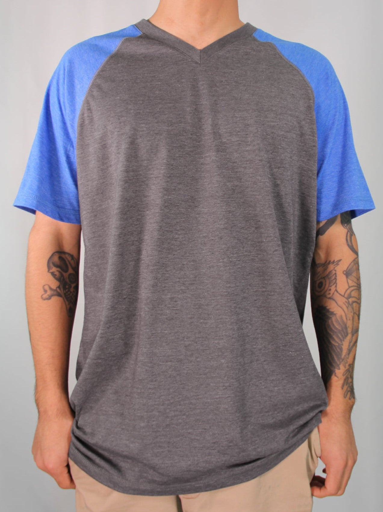 W1742-0001 RAGLAN V-NECK TEE