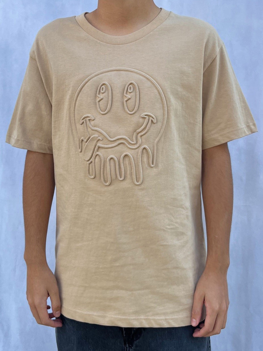 W2511-0931EMB HAPPY MELT EMBOSSED TEE