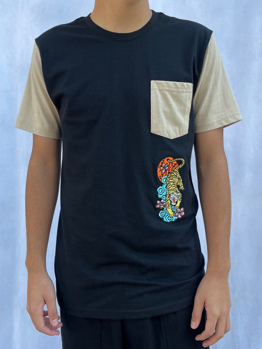 W2377-0955EM TIGER LOVE COLOR BLOCK CREW NECK TEE