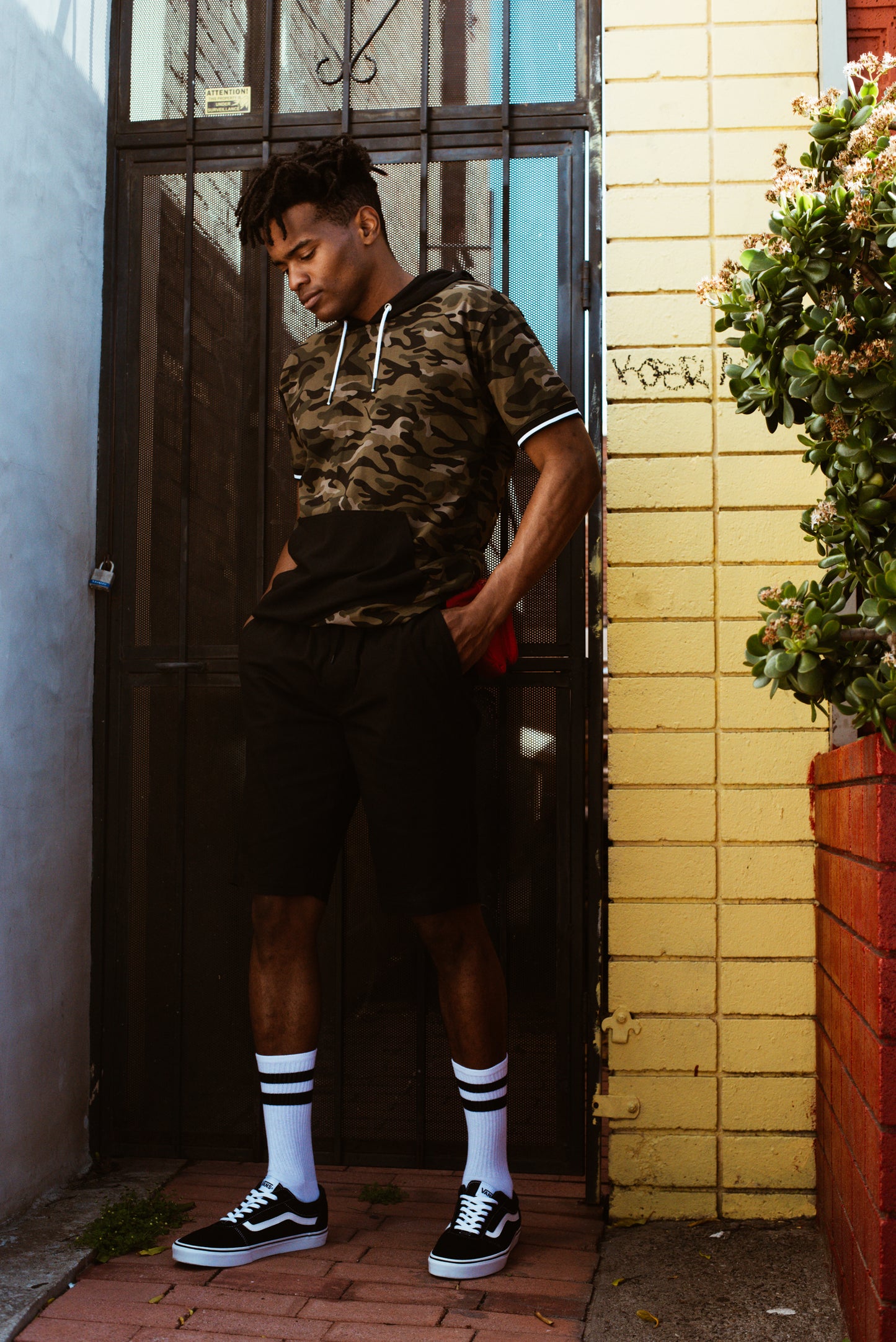 W2472-0004 CAMO SPORT SHORT SLEEVE HOODIE